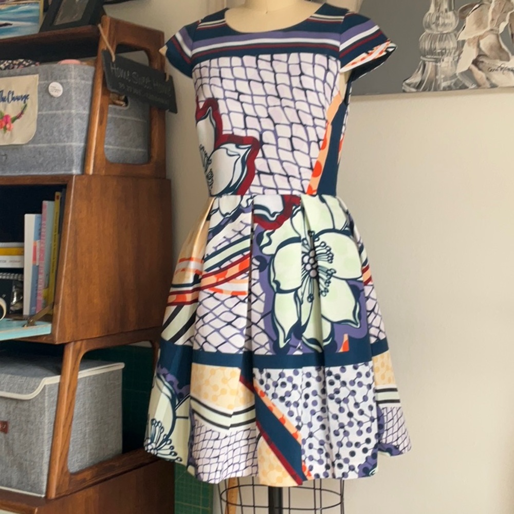 Ted Baker London gorgeous dress